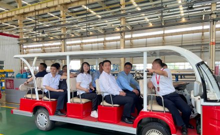 青島市委常委、副市長(zhǎng)王波一行到軟控考察調(diào)研